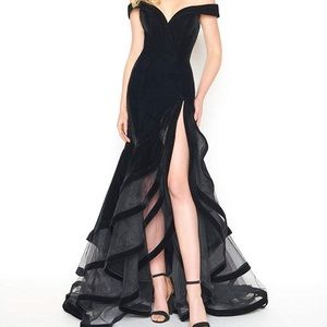 Mac Duggal Couture Off the Shoulder dress 👗